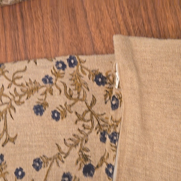 Beautiful Linen Accent Pillow cover - Picture 4 of 8